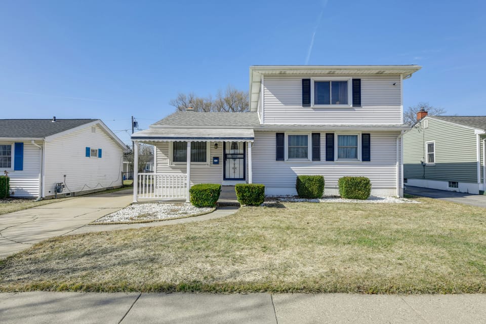 9 Mi to Dtwn Buffalo: Family Escape w/ Fenced Yard House in Cheektowaga