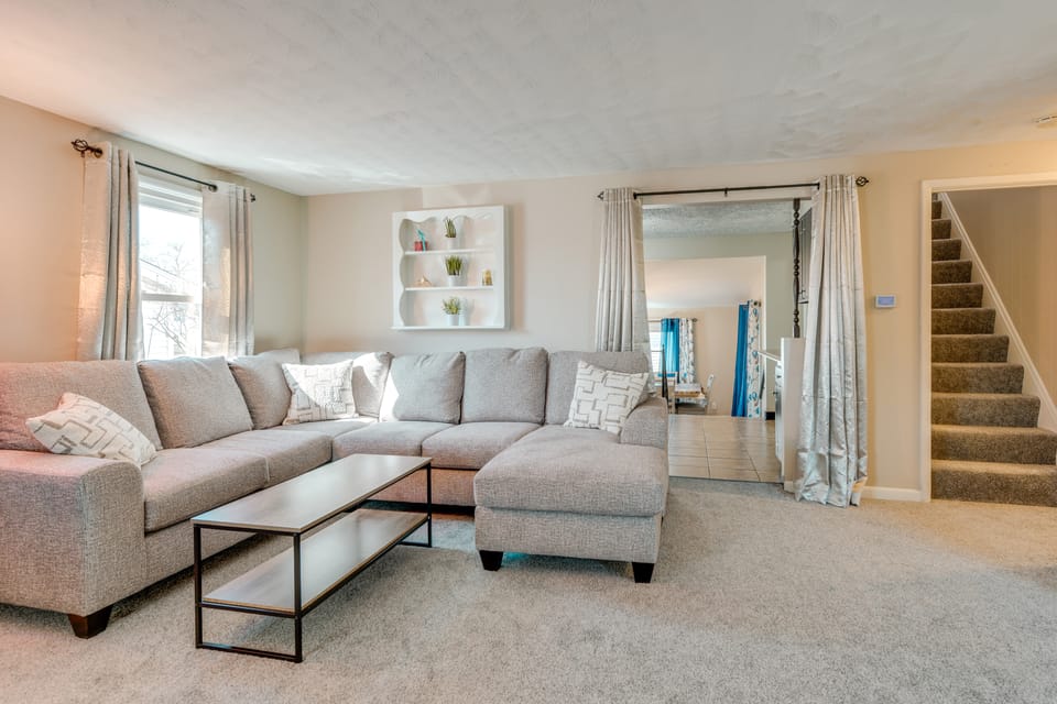 9 Mi to Dtwn Buffalo: Family Escape w/ Fenced Yard House in Cheektowaga