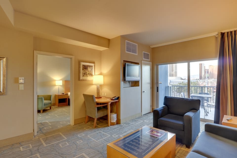 Sphere View, Near Dining & Nightlife: Luxe Condo Apartment in Las Vegas Strip