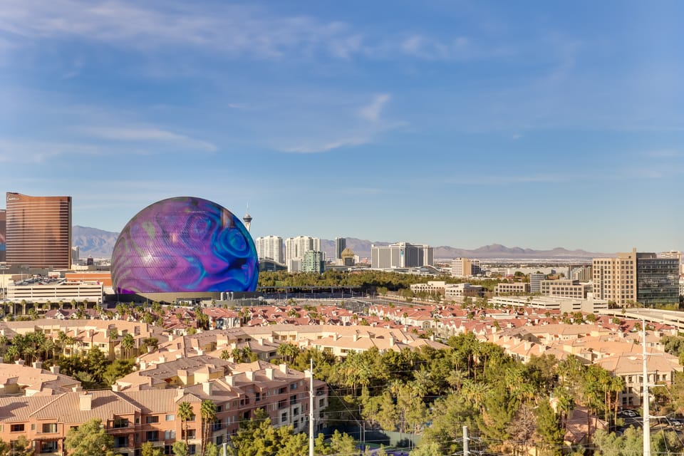 Luxury Condo Steps From Dining, Bars & Shows! Apartment in Las Vegas Strip