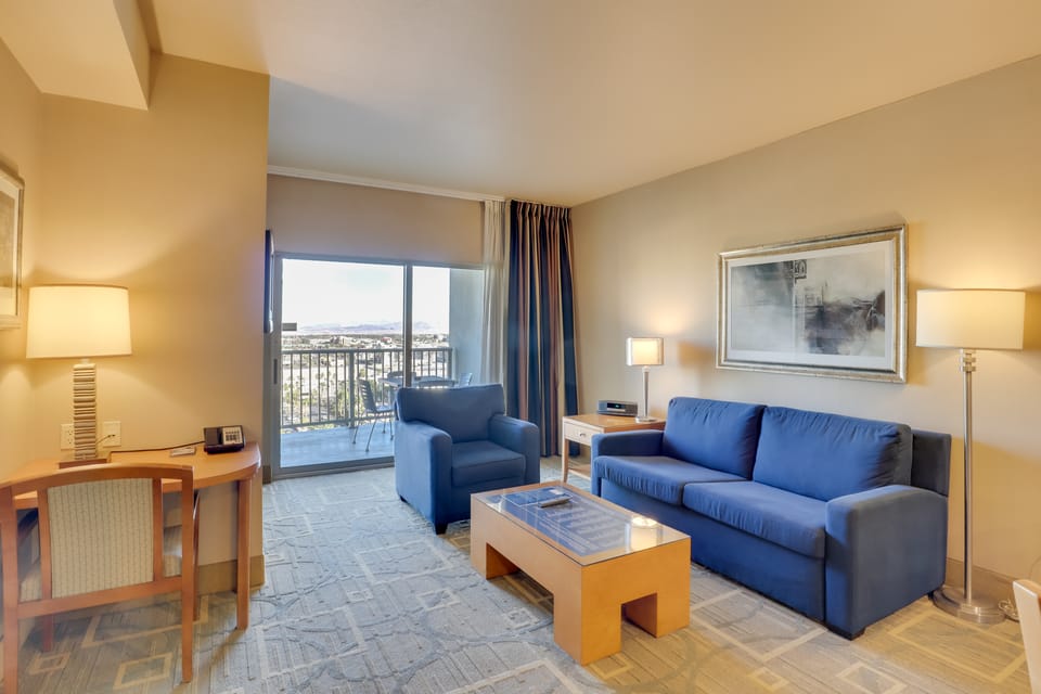 Luxury Condo Steps From Dining, Bars & Shows! Apartment in Las Vegas Strip