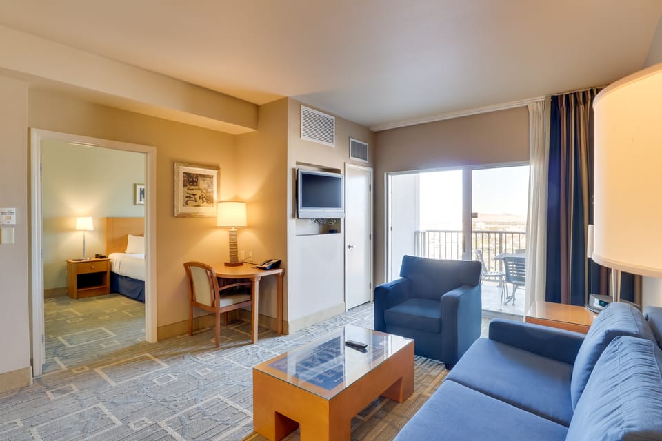 Luxury Condo Steps From Dining, Bars & Shows! Apartment in Las Vegas Strip
