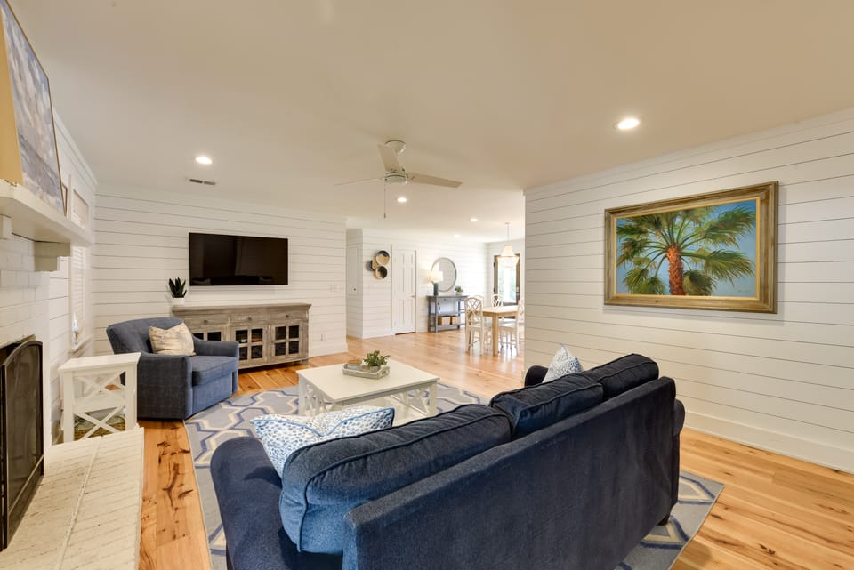 3 Mi to Beach: Coastal Escape in Mount Pleasant House in Mount Pleasant
