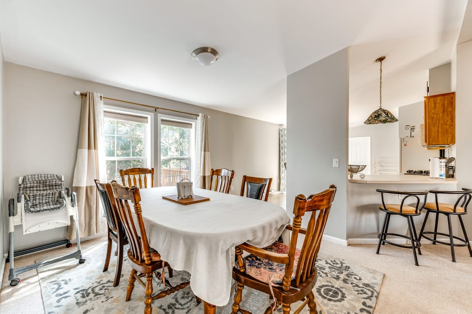Family Home in Arrowhead Lake w/ Fire Pit! House in Coolbaugh Township