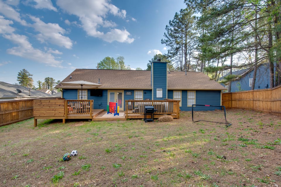 4 Mi to Airport: Atlanta Home w/ Deck & Hot Tub House in College Park
