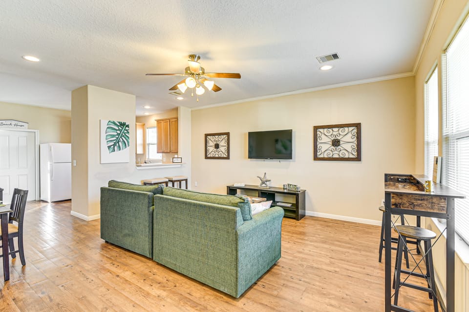1/2 Mi to Galveston Strand! Coastal Haven w/ Deck House in Galveston Island