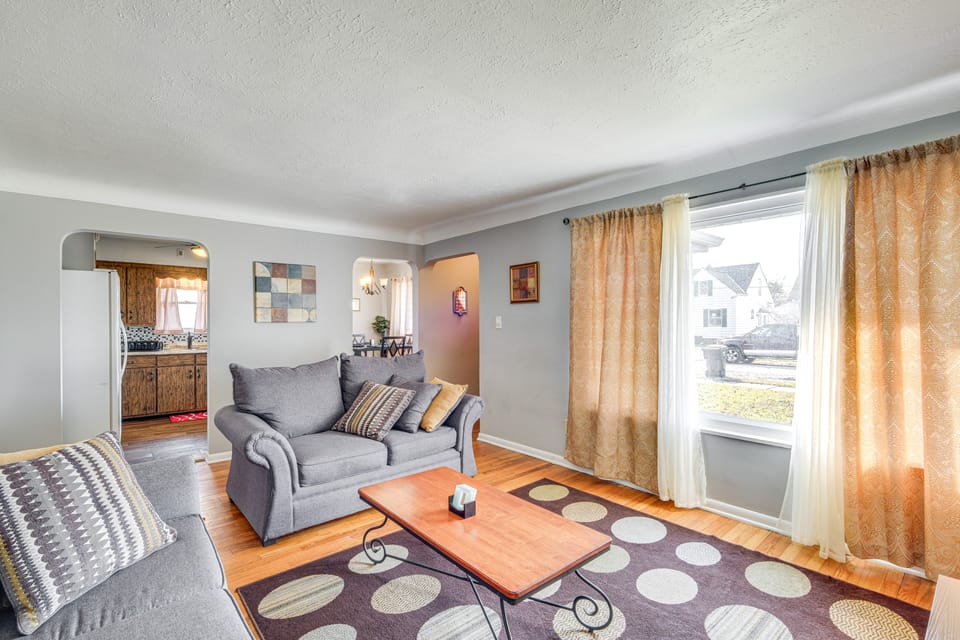 8 Mi to Dtwn Cleveland: Quiet Home w/ Fenced Yard House in Cleveland Heights