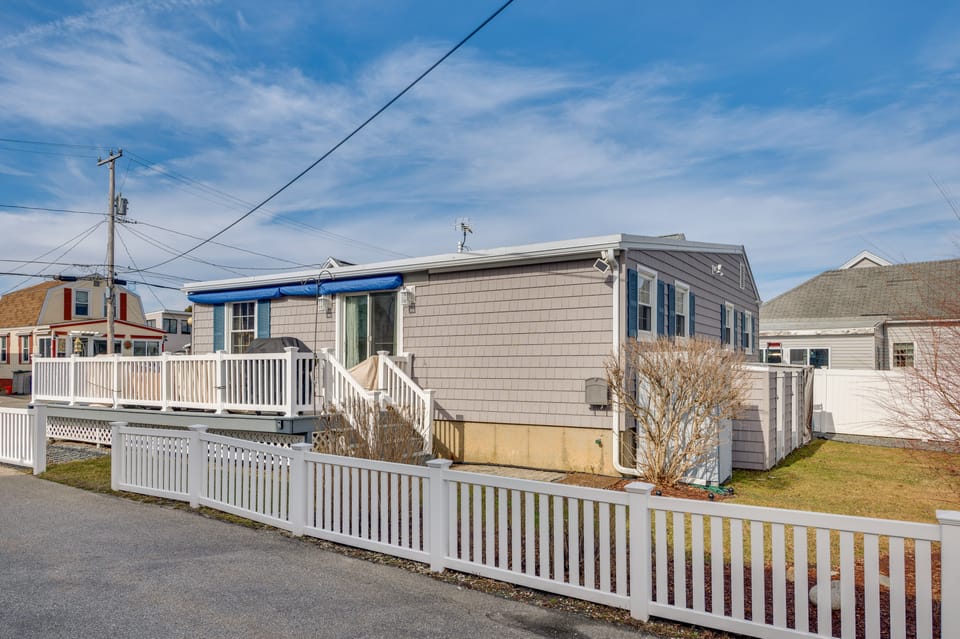 Near Beaches & Waterfront Dining: Home in Hampton! Cottage in Hampton Beach