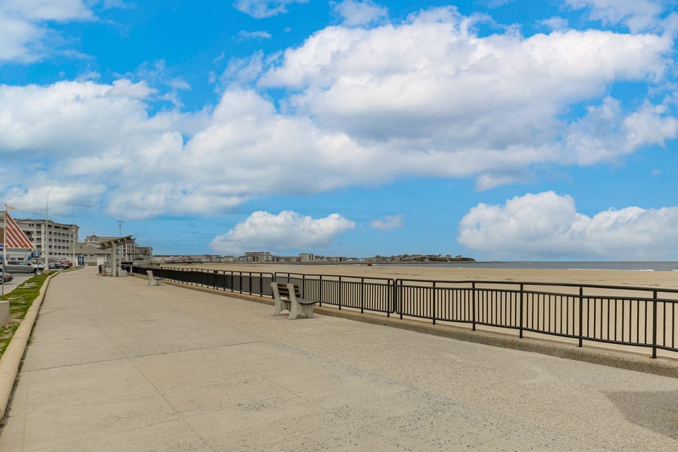 Near Beaches & Waterfront Dining: Home in Hampton! Cottage in Hampton Beach