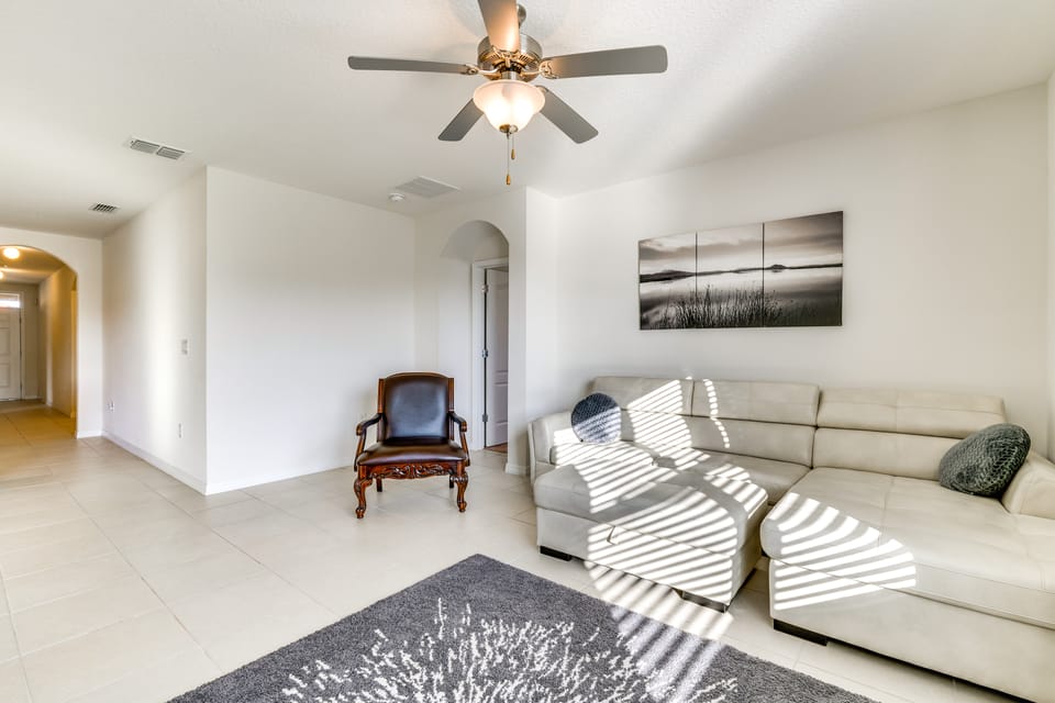 7 Mi to USTA: Waterfront 'Tennis House' w/ Yard! House in Kissimmee
