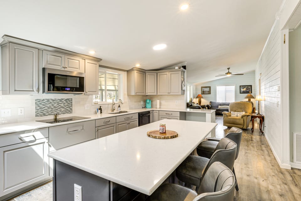 Lake Moultrie Access: Moncks Corner Home w/ Dock House in South Carolina