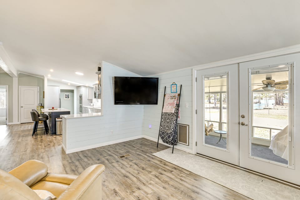 Lake Moultrie Access: Moncks Corner Home w/ Dock House in South Carolina