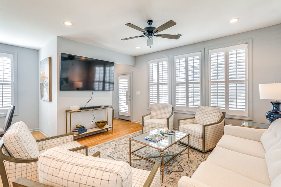 Near Square & Campus: Modern Home w/ Pool Access! House in Oxford