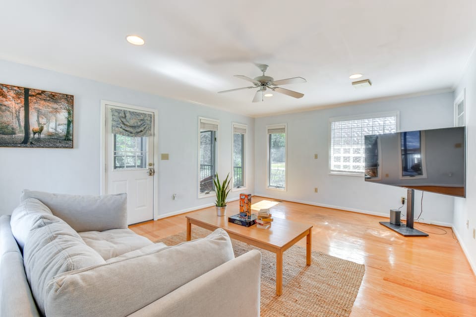 1 Mi to Dwtn Shops & Dining: Spacious Family Home House in Lake Hartwell
