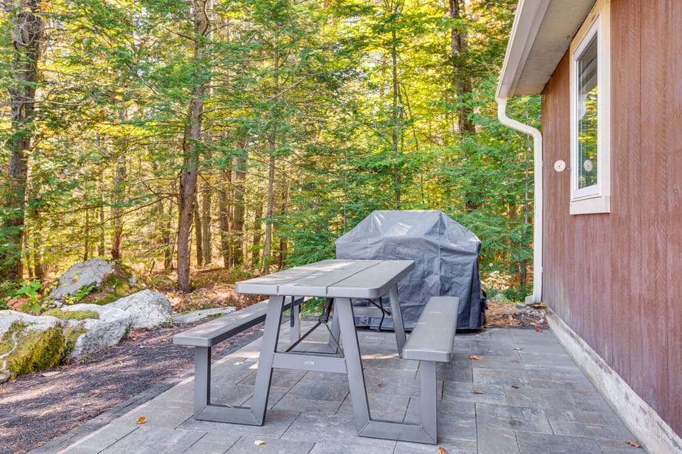 Hiking & Snowmobile Trails On-Site: Alton Retreat! House in Barnstead