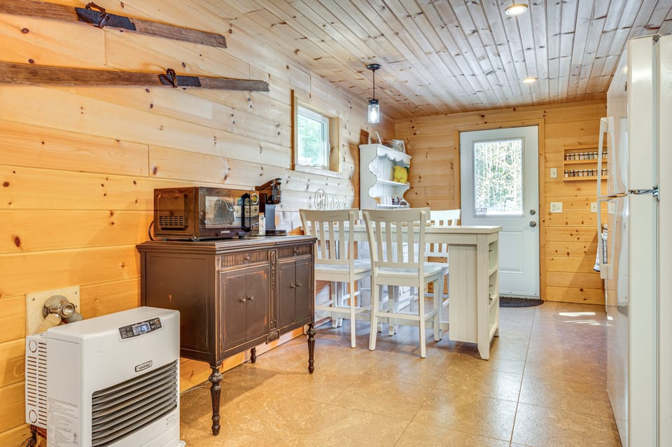 Hiking & Snowmobile Trails On-Site: Alton Retreat! House in Barnstead