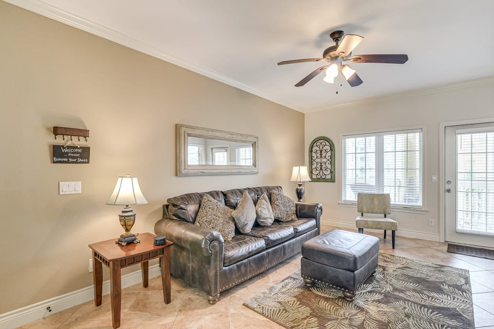 Beachfront Escape in Galveston: 2 Pools & Hot Tub Apartment in Galveston Island