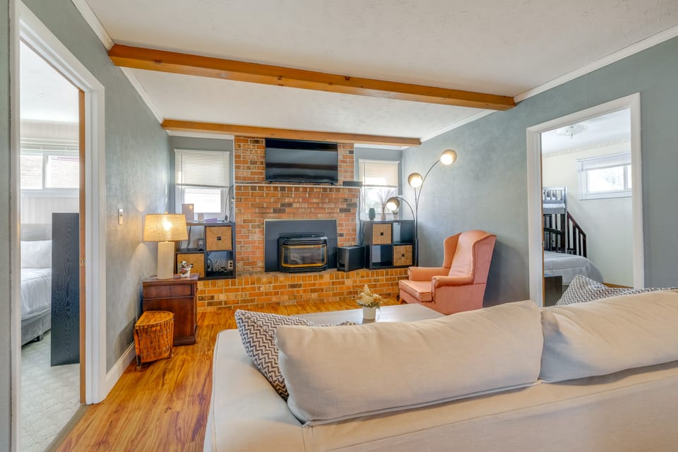 Lake Views & Private Dock: Radford Retreat! House in Claytor Lake