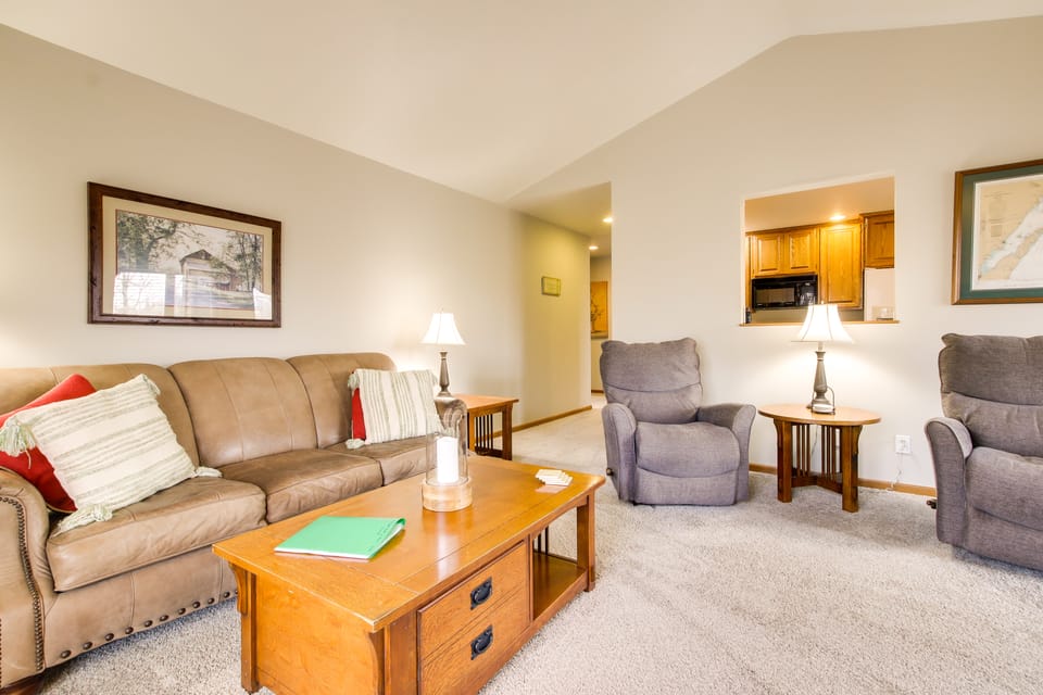 'Rise and Shine in Door County!' Egg Harbor Haven Apartment in Egg Harbor