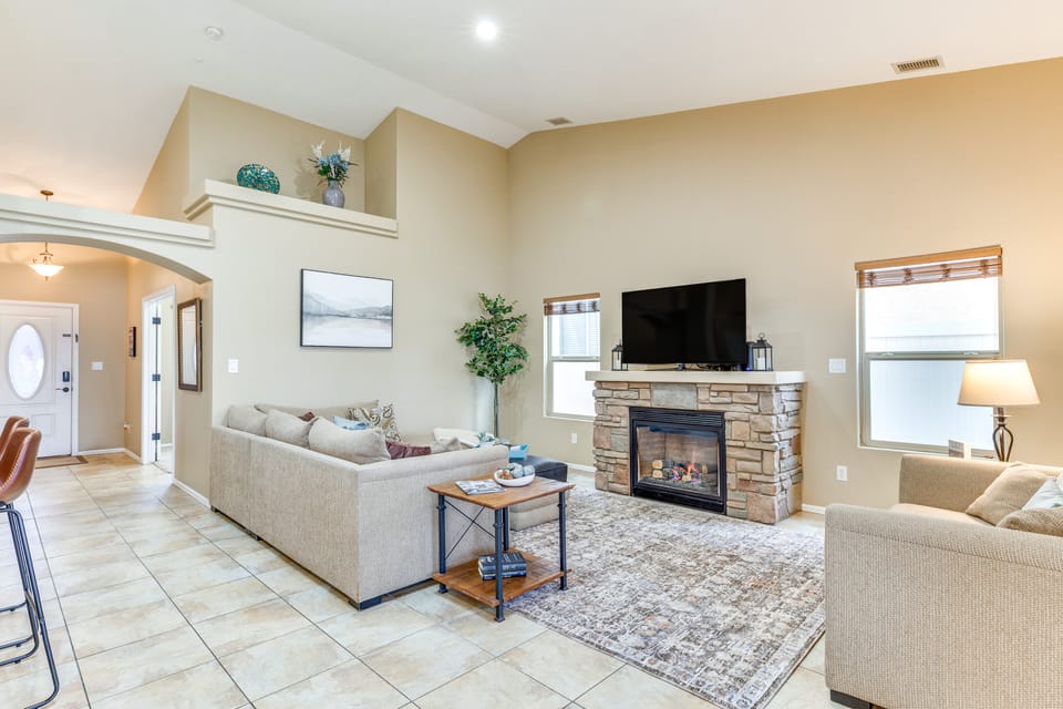 4 Mi to Dtwn Grand Junction: Hot Tub Haven! House in Grand Junction