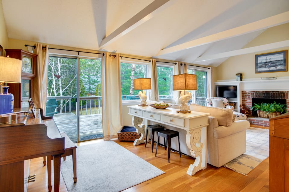 Mashpee River Adventures! Serene Family Retreat House in Mashpee