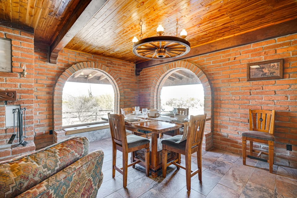 10-Acre Desert Oasis w/ Expansive Patio in Tucson! House in Arizona