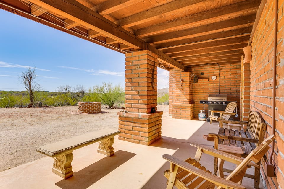 10-Acre Desert Oasis w/ Expansive Patio in Tucson! House in Arizona