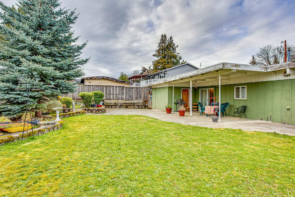 SeaTac Home w/ Patio & Grill - 3 Mi to Airport! House in SeaTac