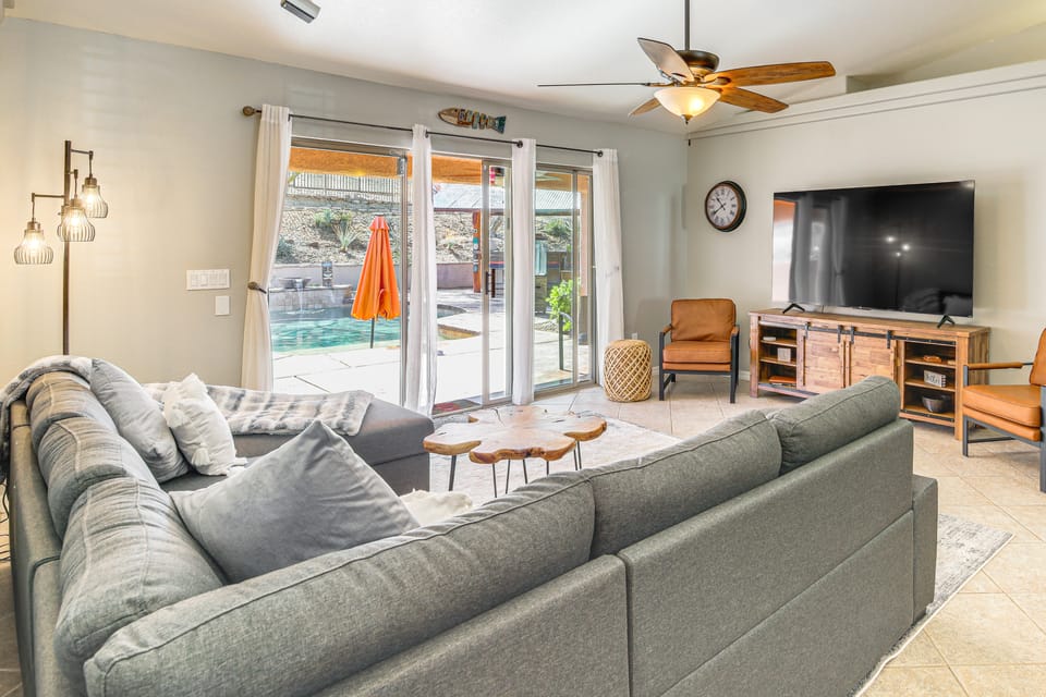 2 Mi to Lake Havasu: Poolside Paradise! House in Lake Havasu City