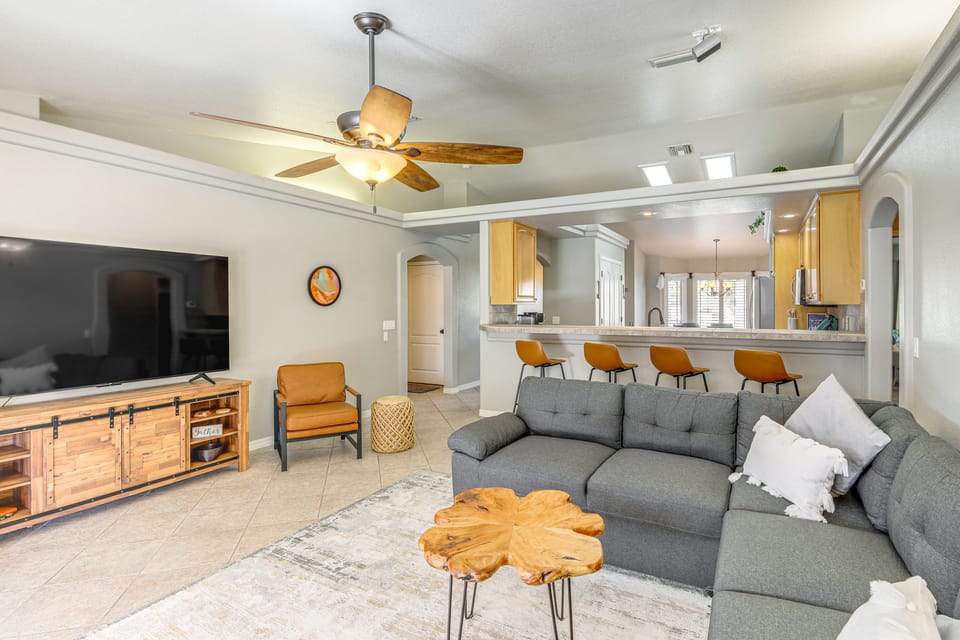 2 Mi to Lake Havasu: Poolside Paradise! House in Lake Havasu City
