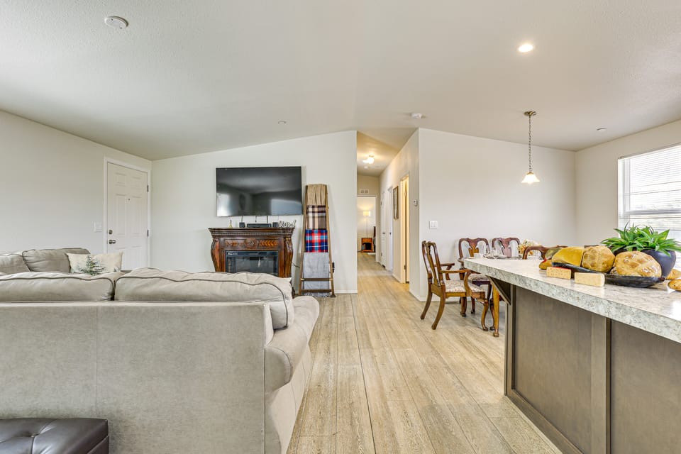 Near Ramona Wineries: Mtn-View Haven w/ Large Yard House in Ramona