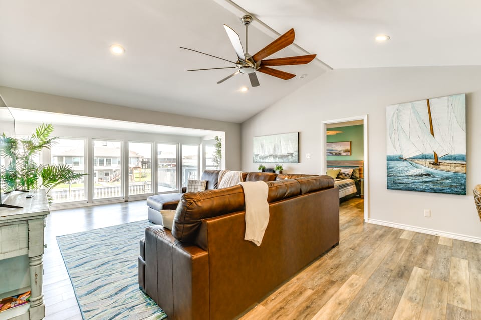 Waterfront Home w/ Deck & Pool in City-by-the-Sea House in Aransas Pass