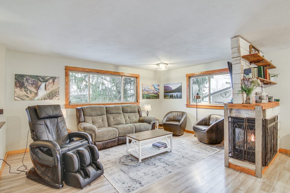 11 Mi to Bozeman: Family Home w/ Movie Room! House in Belgrade