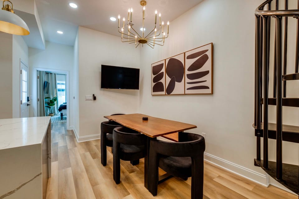 1 Mi to Dtwn: Hot Tub Haven in Richmond! Apartment in Church Hill