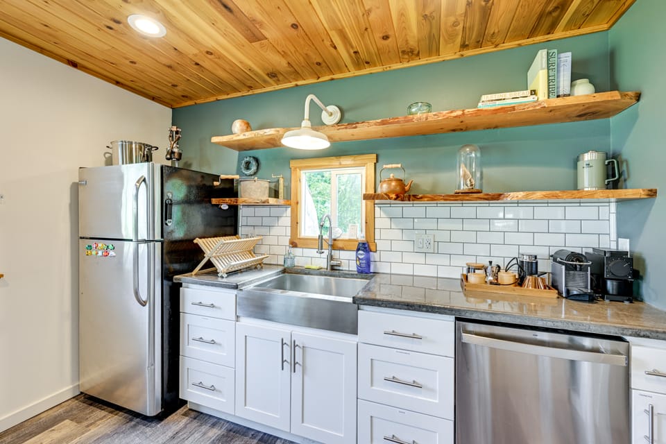 Walk to Beach: Creek-Front Sekiu Home w/ Fire Pit! House in Vancouver Island