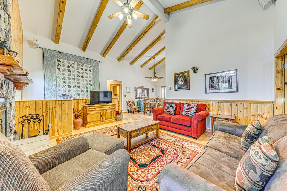 2 Mi to Dtwn: Cloudcroft Home w/ Furnished Deck House in Cloudcroft