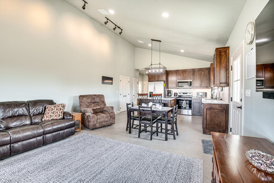 Family-Friendly Apt w/ Lake Views in Ponca City! Apartment in Oklahoma