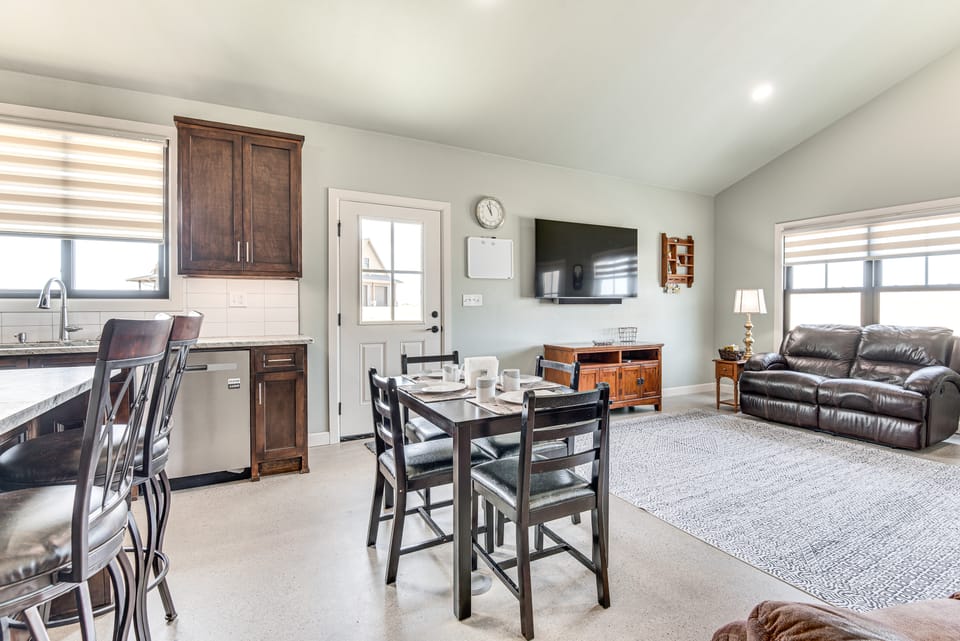 Family-Friendly Apt w/ Lake Views in Ponca City! Apartment in Oklahoma