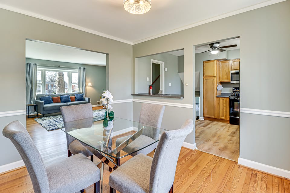4 Mi to Northwest Stadium: Inviting Home! House in Prince Georges County