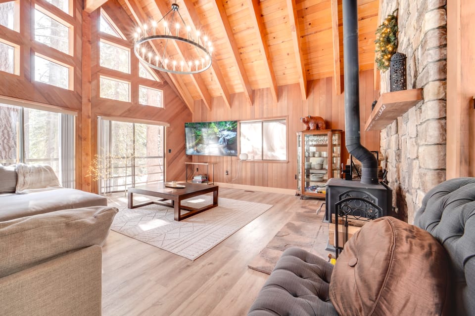 Ski, Hike & Fish: Cabin w/ Deck in Soda Springs! House in Sierra Nevada