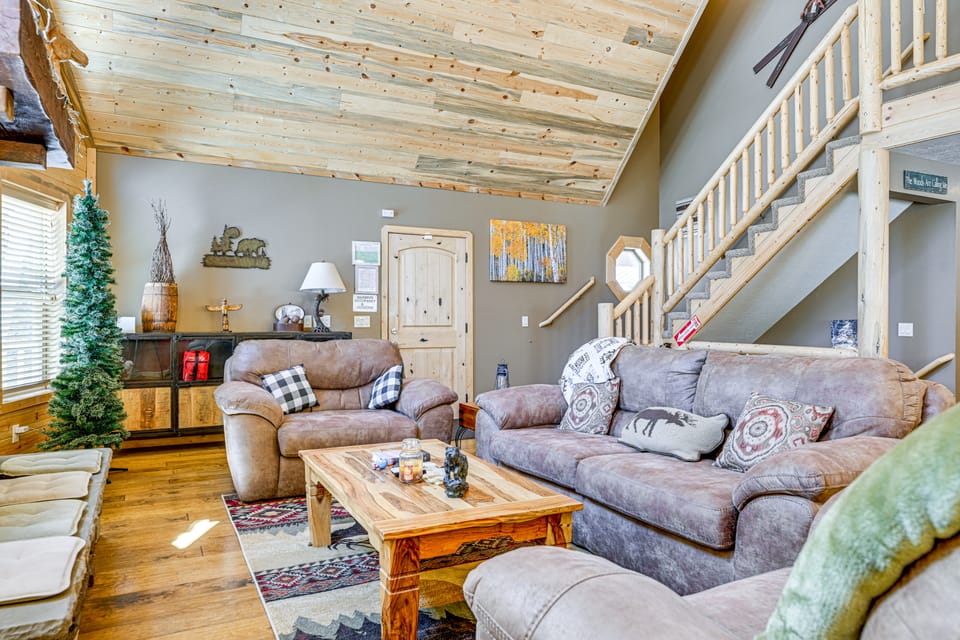 < 1 Mi to Brian Head Resort: Spacious Cabin! House in Brian Head