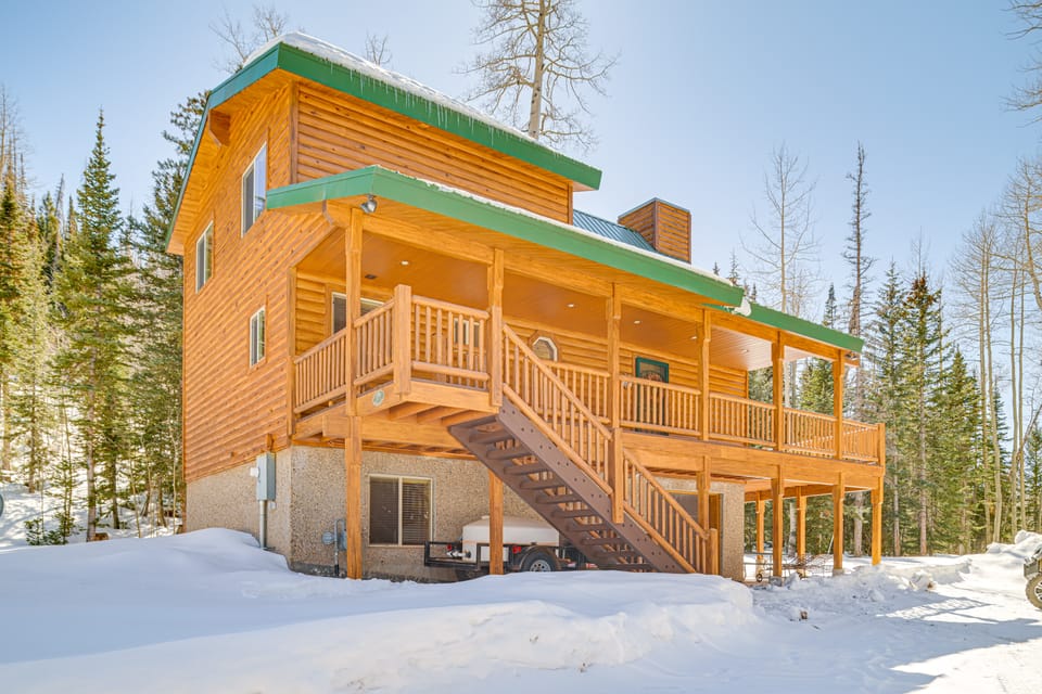 < 1 Mi to Brian Head Resort: Spacious Cabin! House in Brian Head