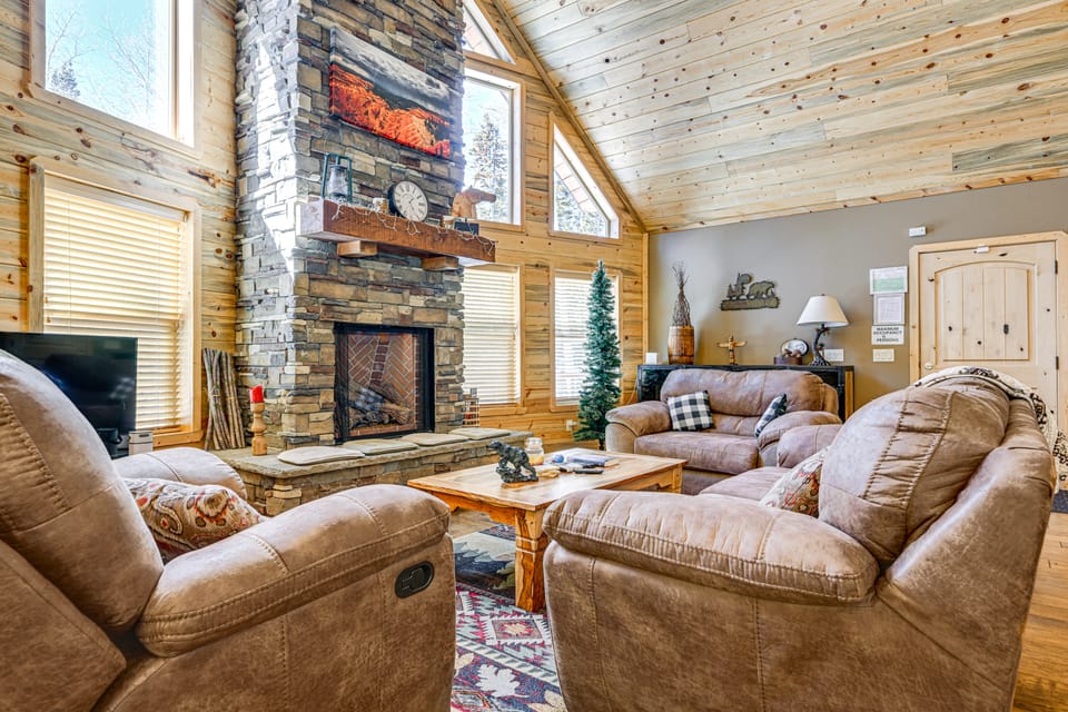 < 1 Mi to Brian Head Resort: Spacious Cabin! House in Brian Head