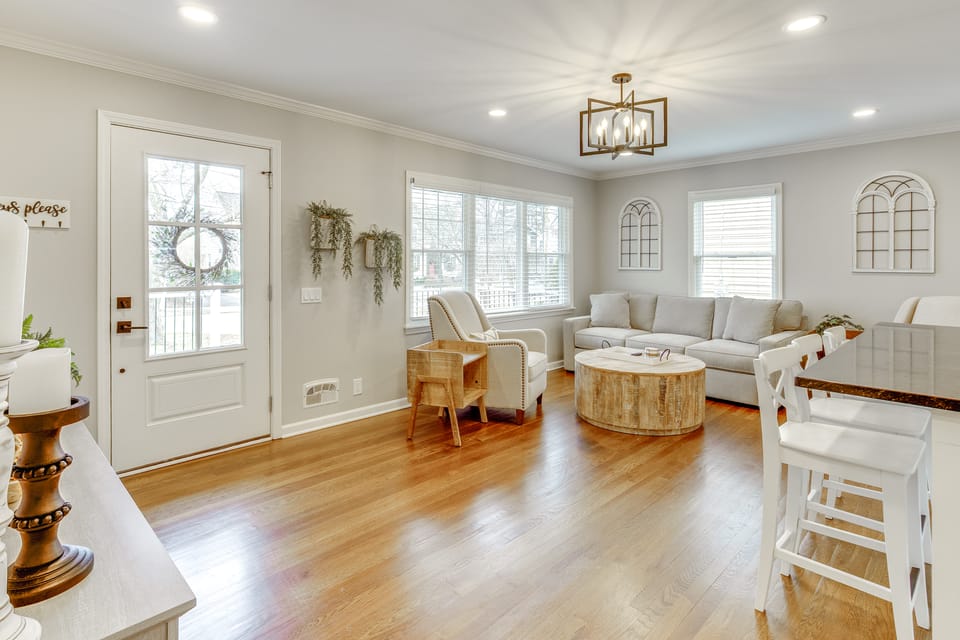 Screened Patio & Fire Pit: Modern Westerville Home House in Westerville