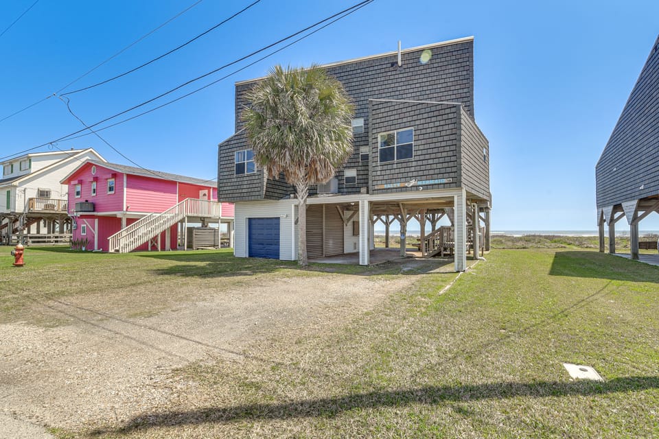 Gulf-View Deck: West End Family Home in Galveston! House in Galveston Island