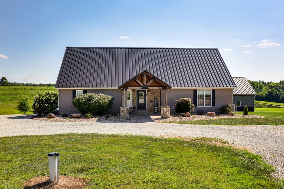 Pond Access & Fishing: 'Cedar Lodge' in Versailles House in Ozark Mountains