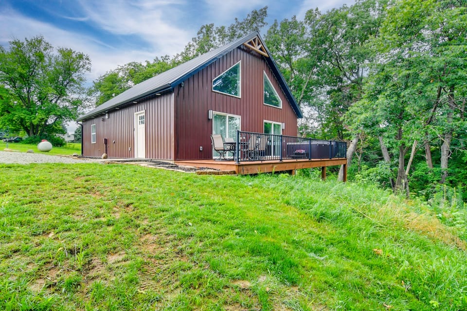 Knoxville Winter Retreat: Hot Tub & Near Pella House in Iowa
