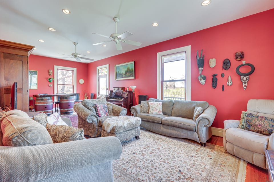 7-Acre Vineyard: Idyllic Farmhouse in Napa! House in Napa Valley