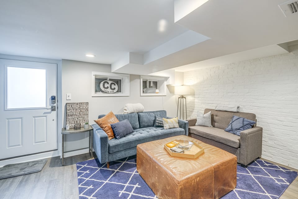 Walkable Location: Modern DC Apt w/ Yard Access! Apartment in District of Columbia