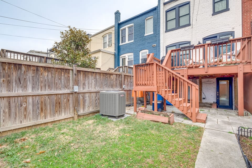 Walkable Location: Modern DC Apt w/ Yard Access! Apartment in District of Columbia